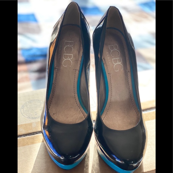 Sexy BCBG tricolored pumps! - Picture 3 of 5